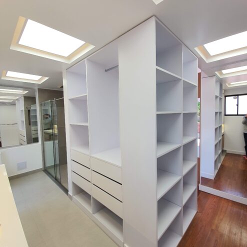 Vestier dentro de baño